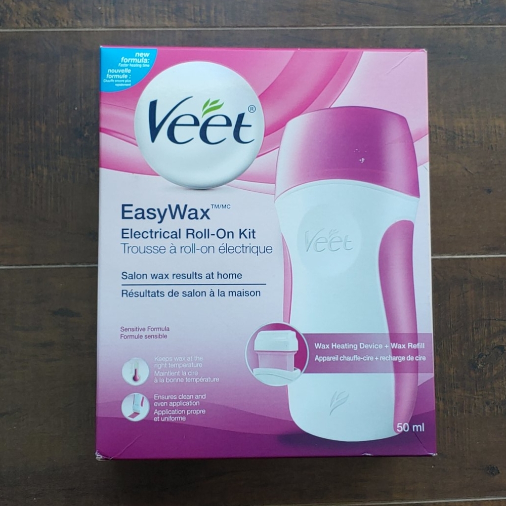 BNIB Veet EasyWax Electrical Roll-On Kit